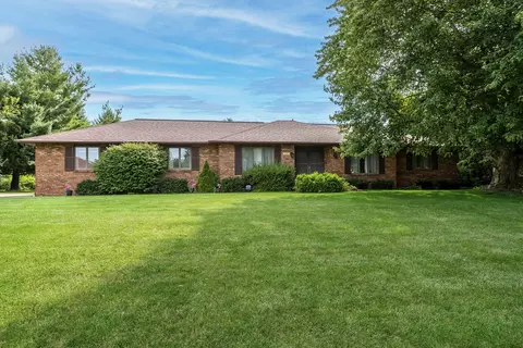 1151 Carriage Place Dr, Bettendorf, IA 52722