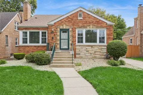 9819 S Millard Ave, Evergreen Park, IL 60805