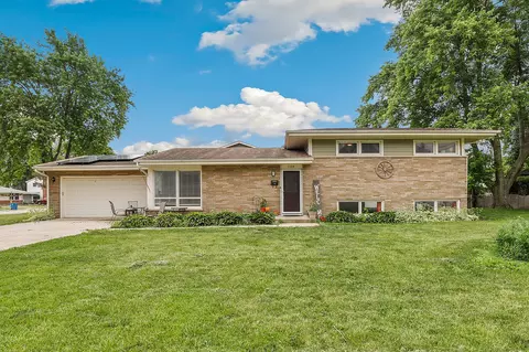 1104 New Haven Ave, Aurora, IL 60506