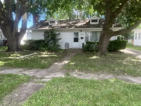 807 E Illinois St, Freeport, IL 61032