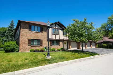 7762 W Arquilla Dr #2B, Palos Heights, IL 60463