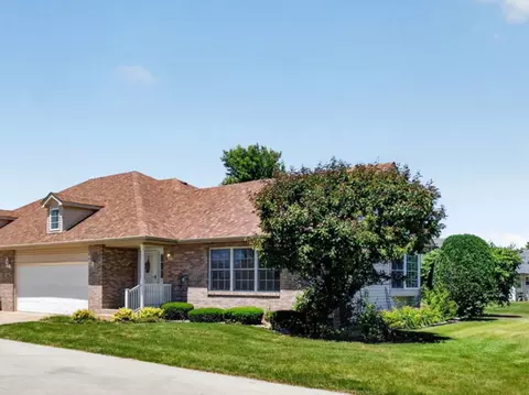 68 Oregon Trl, Coal City, IL 60416