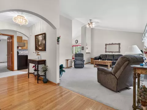 68 Oregon Trl, Coal City, IL 60416 photo 5