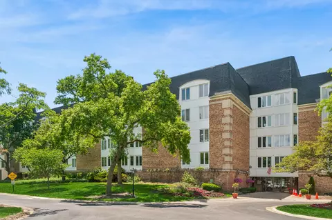 150 Lake Blvd #112, Buffalo Grove, IL 60089