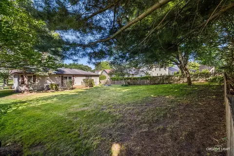 Exterior - 995 Blackhawk Dr, Elgin, IL 60120 photo 4 of 4