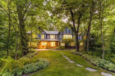 28588 N Tanglewood Ct, Libertyville, IL 60048