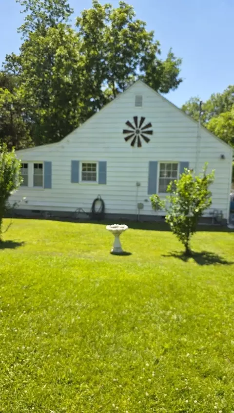 Exterior - 1716 W Monroe St W, Herrin, IL 62948 photo 4 of 13