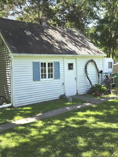 Exterior - 1716 W Monroe St W, Herrin, IL 62948 photo 8 of 13
