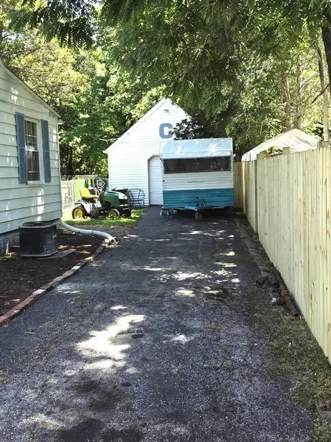 Exterior - 1716 W Monroe St W, Herrin, IL 62948 photo 6 of 13