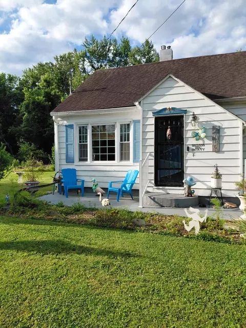 Exterior - 1716 W Monroe St W, Herrin, IL 62948 photo 3 of 13