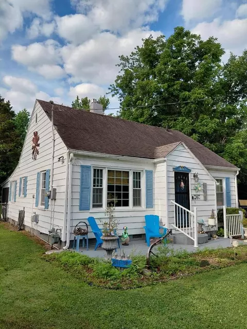 Exterior - 1716 W Monroe St W, Herrin, IL 62948 photo 2 of 13