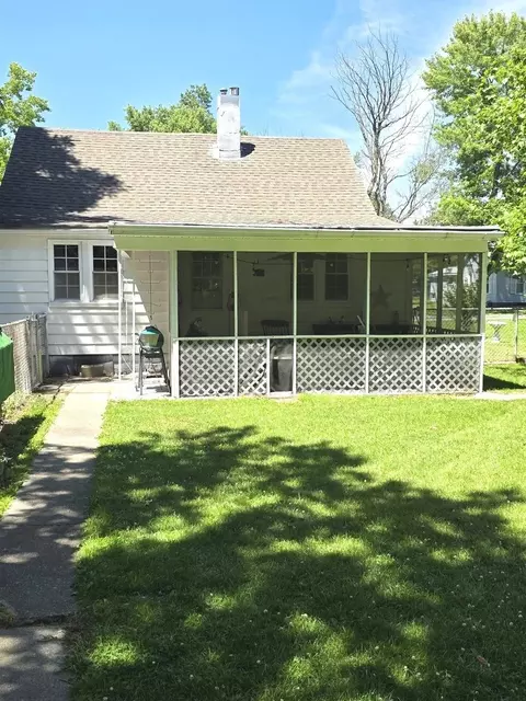 Exterior - 1716 W Monroe St W, Herrin, IL 62948 photo 7 of 13