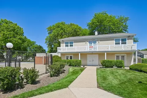 Exterior - 1302 Fall Ct, Wheeling, IL 60090 photo 3 of 5