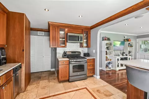 Kitchen - 1302 Fall Ct, Wheeling, IL 60090 photo 4 of 4