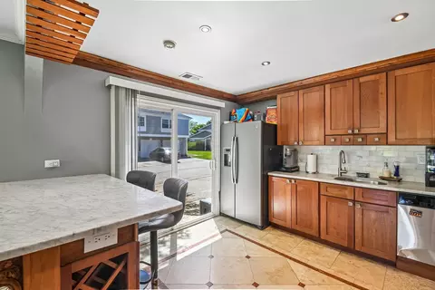 Kitchen - 1302 Fall Ct, Wheeling, IL 60090 photo 2 of 4