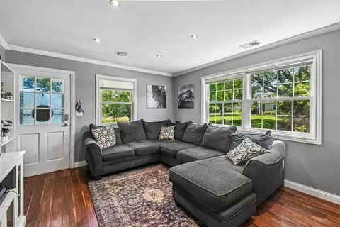 Living - 1302 Fall Ct, Wheeling, IL 60090 photo 2 of 2