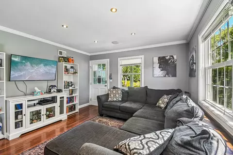 Living - 1302 Fall Ct, Wheeling, IL 60090 photo 1 of 2