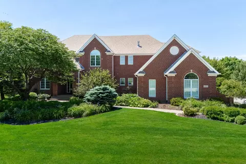 4824 Pigeon Creek Trl, Bettendorf, IA 52722
