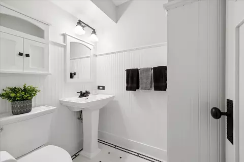 Bath - 190 Old Forge Rd, Elgin, IL 60123 photo 1 of 4