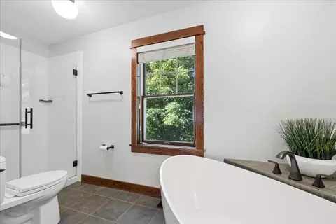 Bath - 190 Old Forge Rd, Elgin, IL 60123 photo 4 of 4