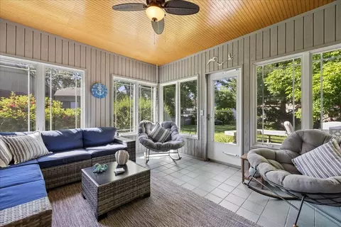 Exterior - 190 Old Forge Rd, Elgin, IL 60123 photo 3 of 7