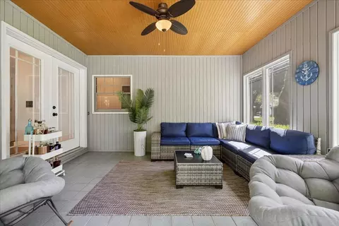 Exterior - 190 Old Forge Rd, Elgin, IL 60123 photo 4 of 7