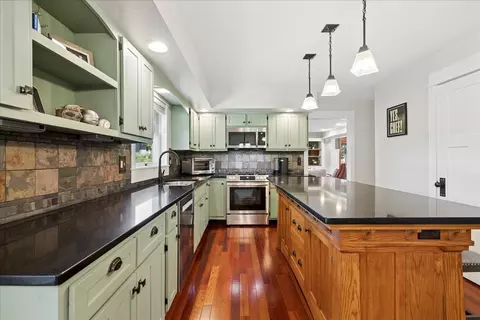 Kitchen - 190 Old Forge Rd, Elgin, IL 60123 photo 3 of 3