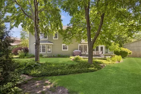 Exterior - 190 Old Forge Rd, Elgin, IL 60123 photo 6 of 7