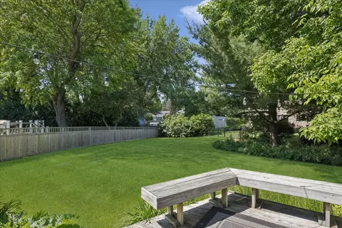 Exterior - 190 Old Forge Rd, Elgin, IL 60123 photo 5 of 7