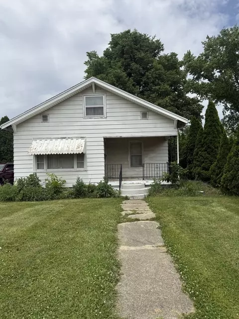 1105 Lincoln Ave, Charleston, IL 61920
