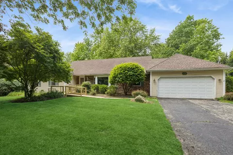 730 Yorktown Dr, Algonquin, IL 60102