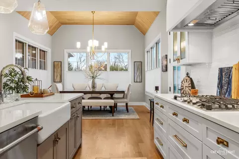 Kitchen - 1862 W Wiesbrook Rd, Wheaton, IL 60189 photo 2 of 4
