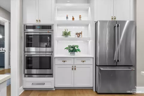 Kitchen - 1862 W Wiesbrook Rd, Wheaton, IL 60189 photo 4 of 4