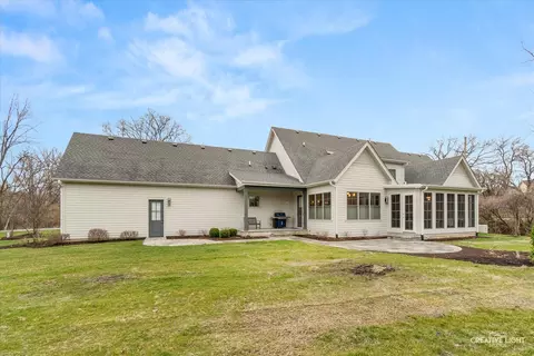 Exterior - 1862 W Wiesbrook Rd, Wheaton, IL 60189 photo 6 of 8