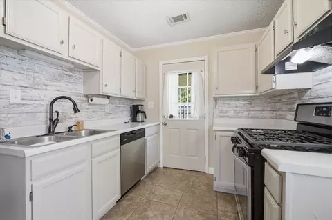 Kitchen - 1109 N State St, Bloomington, IL 61701 photo 3 of 4