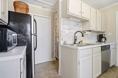 Kitchen - 1109 N State St, Bloomington, IL 61701 photo 4 of 4