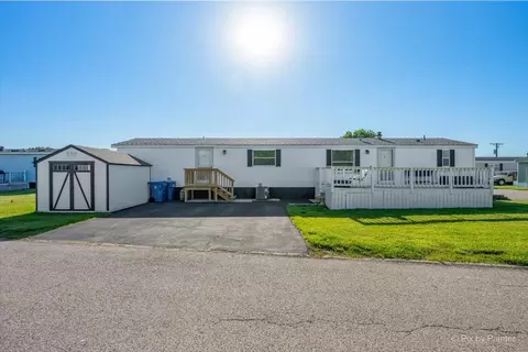 126 7th Ave, Bartlett, IL 60103