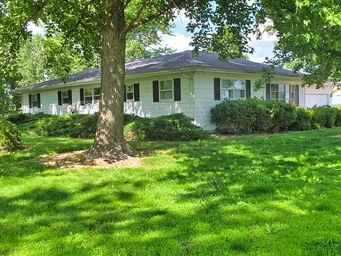 Exterior - 220 Oak St, Noble, IL 62868 photo 2 of 30
