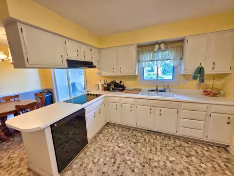 Kitchen - 220 Oak St, Noble, IL 62868 photo 3 of 8