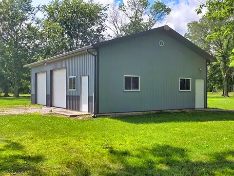 Exterior - 220 Oak St, Noble, IL 62868 photo 3 of 30