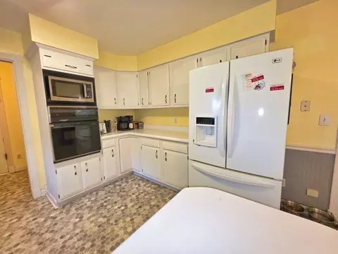 Kitchen - 220 Oak St, Noble, IL 62868 photo 2 of 8