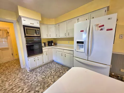 Kitchen - 220 Oak St, Noble, IL 62868 photo 8 of 8