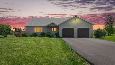 102 E County Road 2500 N Rd, Mahomet, IL 61853