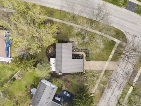 View/Area - 1925 Coach Dr, Naperville, IL 60565 photo 2 of 9