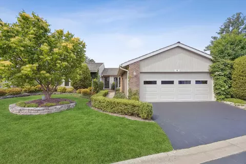 98 Briarwood Cir, Oak Brook, IL 60523