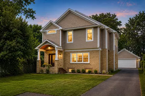 130 W Ellis Ave, Libertyville, IL 60048