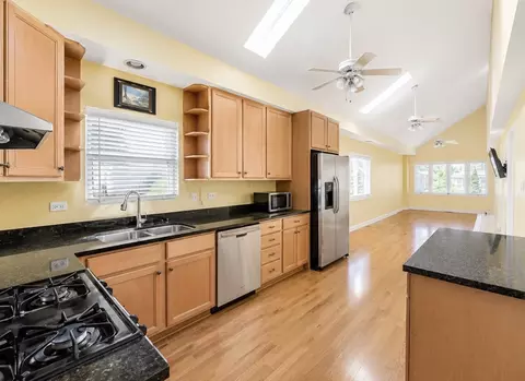 Kitchen - 7319 W 58th Pl, Summit, IL 60501 photo 2 of 3