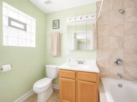 Bath - 7319 W 58th Pl, Summit, IL 60501 photo 2 of 3