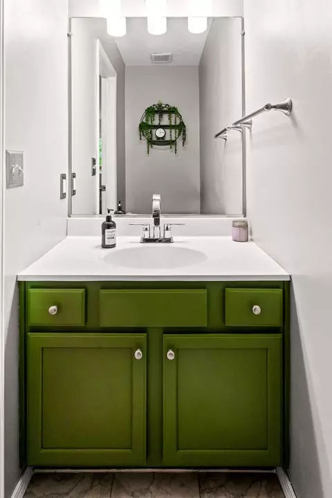 Bath - 1240 Beacon Hill Ct, Normal, IL 61761 photo 1 of 4