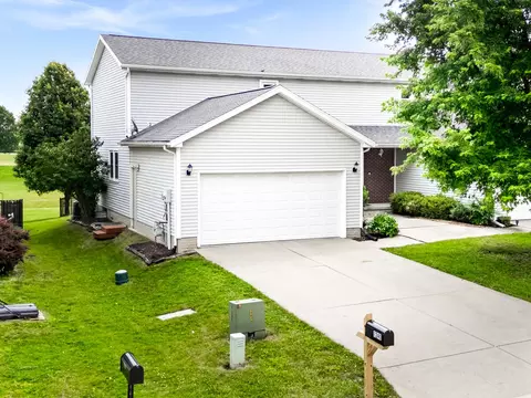 1240 Beacon Hill Ct, Normal, IL 61761